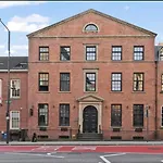Centre With Town Clock Views, Walk Away From Train Station *