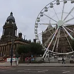 Apartment Centre With Town Clock Views, Walk Away From Train Station