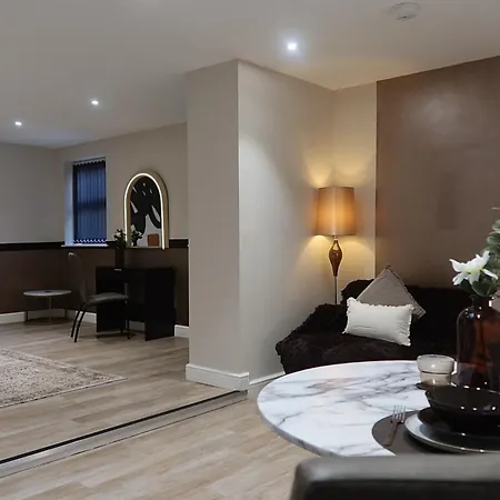 Centre With Town Clock Views, Walk Away From Train Station Apartment Leeds (West Yorkshire)