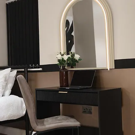 Centre Walk Away From Train Station Apartment *