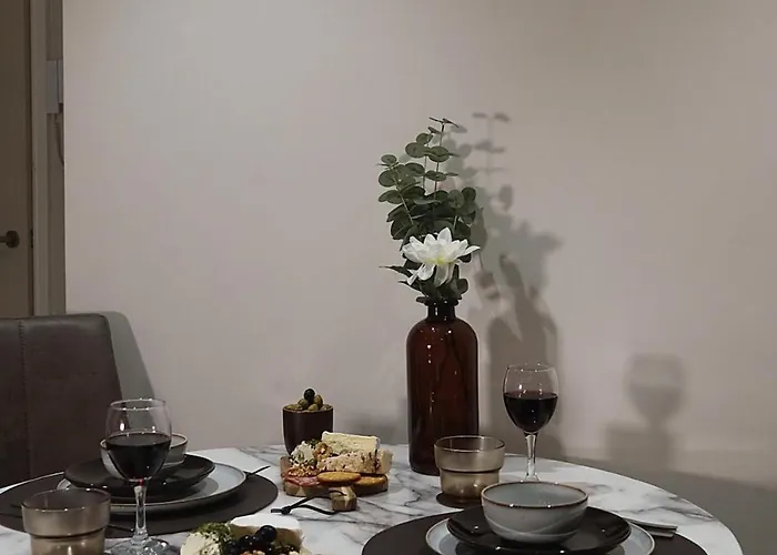 The Maison - Town Clock Views, 5 Min Walk To Train Station *