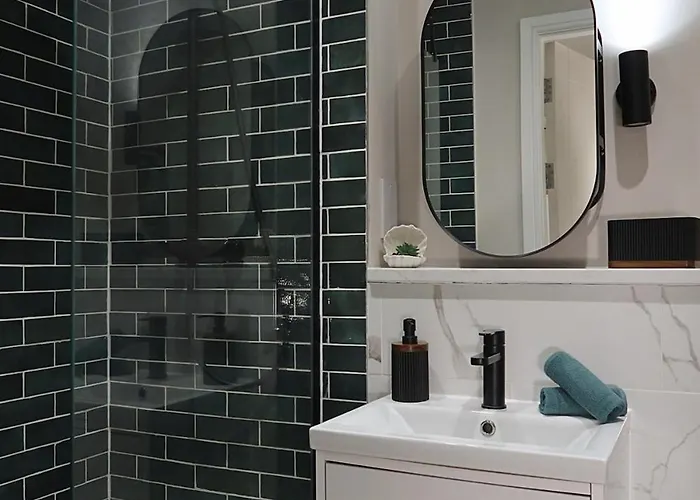 The Maison - Town Clock Views, 5 Min Walk To Train Station Appartement