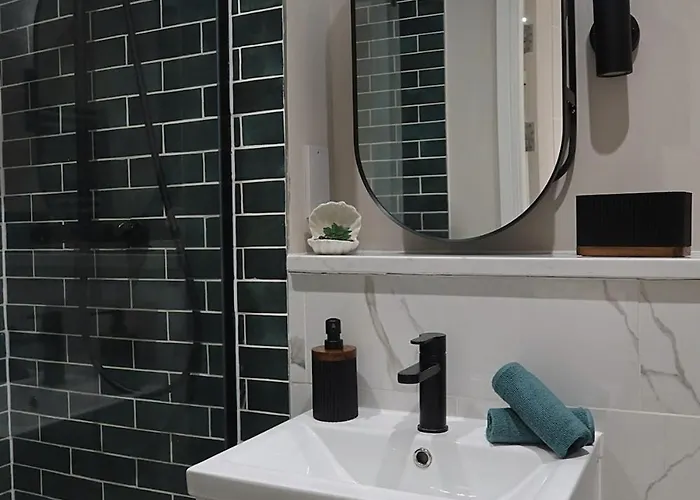 The Maison - Town Clock Views, 5 Min Walk To Train Station