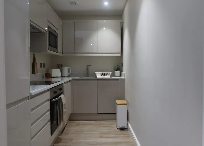 The Maison - Town Clock Views, 5 Min Walk To Train Station *