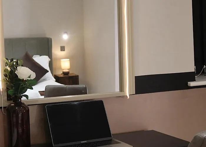 The Maison - Town Clock Views, 5 Min Walk To Train Station Leeds (West Yorkshire)