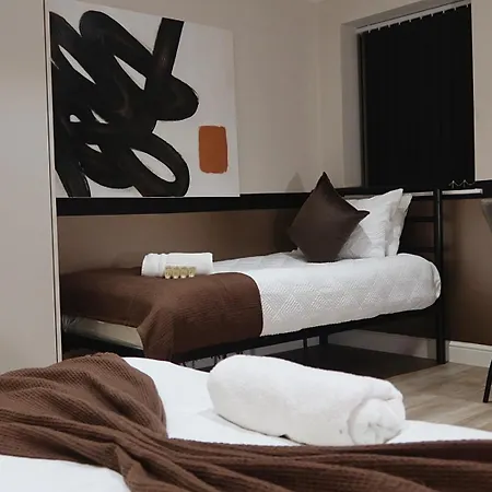 The Maison - Town Clock Views, 5 Min Walk To Train Station *