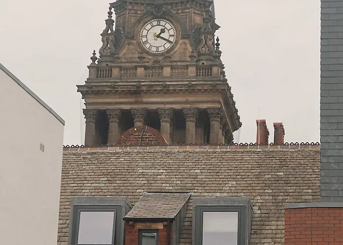 Apartment The Maison - Town Clock Views, 5 Min Walk To Train Station