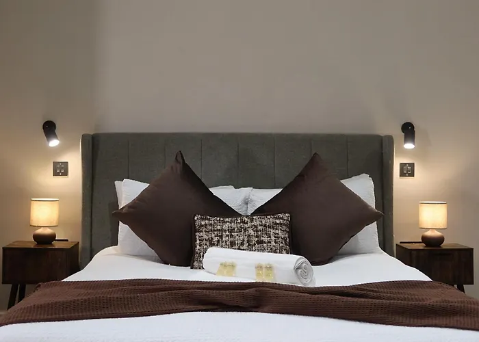 The Maison - Town Clock Views, 5 Min Walk To Train Station * Leeds (West Yorkshire)